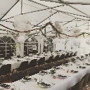 Chapiteau 12m x 6m - Jura Location Sono - Intérieur avec table et bancs en U.webp